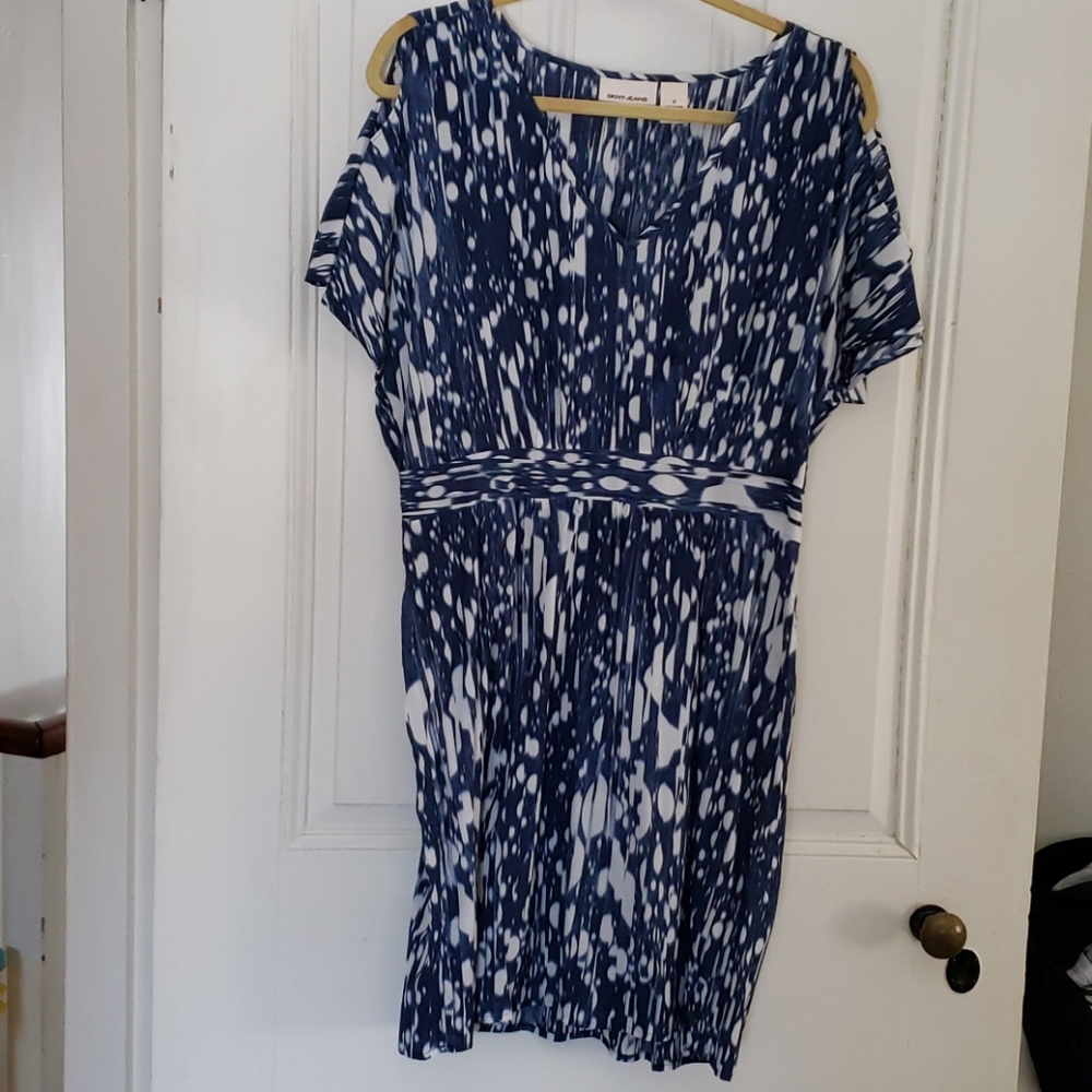 NWOT DKNY lightweight Vneck dress
